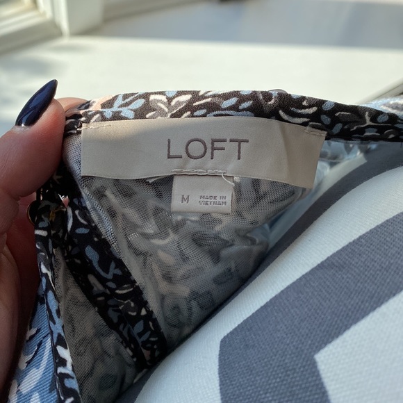 Ann Taylor Loft top - Picture 3 of 4